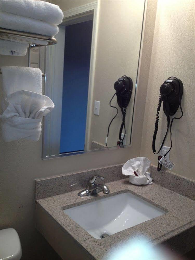 Executive Inn Snyder ภายนอก รูปภาพ